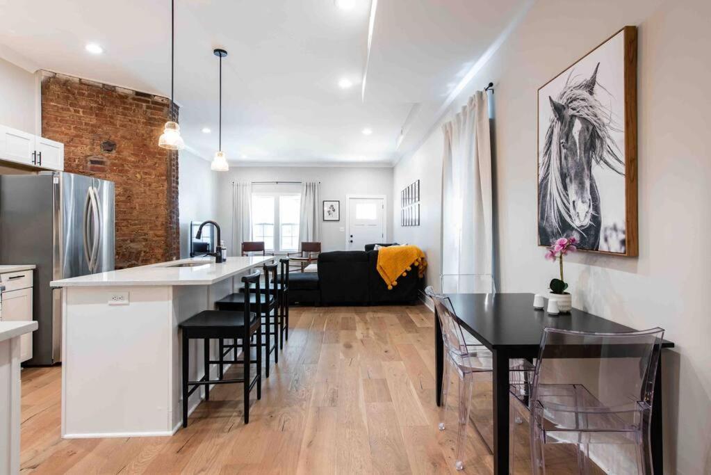 Newly Renovated 3 Bedroom Shelby Park Home **Free Parking** Луисвил Екстериор снимка
