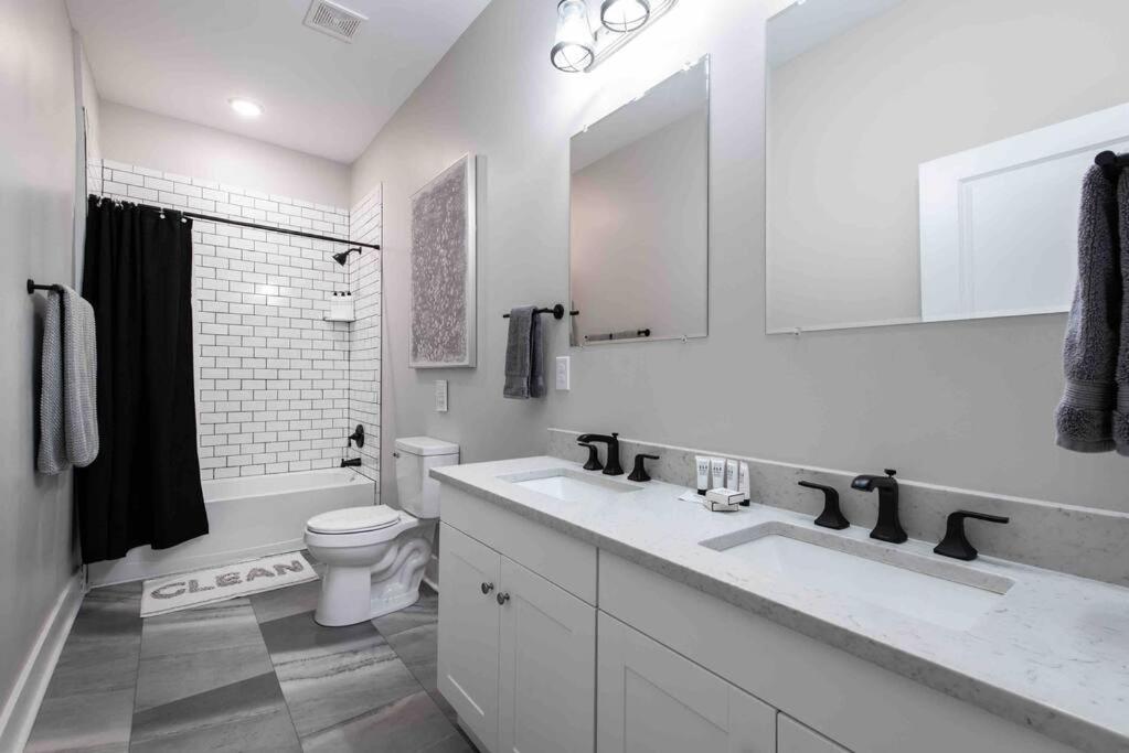 Newly Renovated 3 Bedroom Shelby Park Home **Free Parking** Луисвил Екстериор снимка