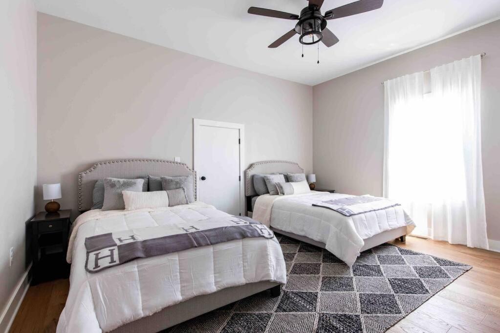 Newly Renovated 3 Bedroom Shelby Park Home **Free Parking** Луисвил Екстериор снимка