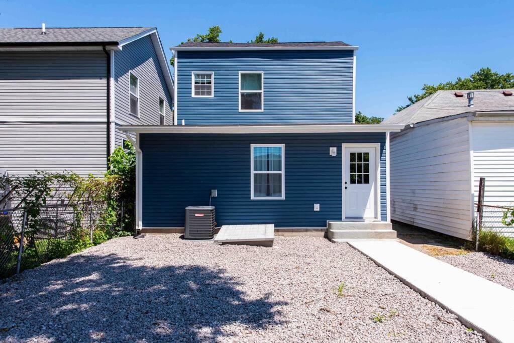 Newly Renovated 3 Bedroom Shelby Park Home **Free Parking** Луисвил Екстериор снимка