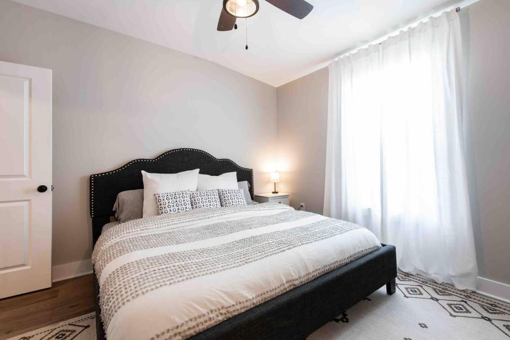 Newly Renovated 3 Bedroom Shelby Park Home **Free Parking** Луисвил Екстериор снимка