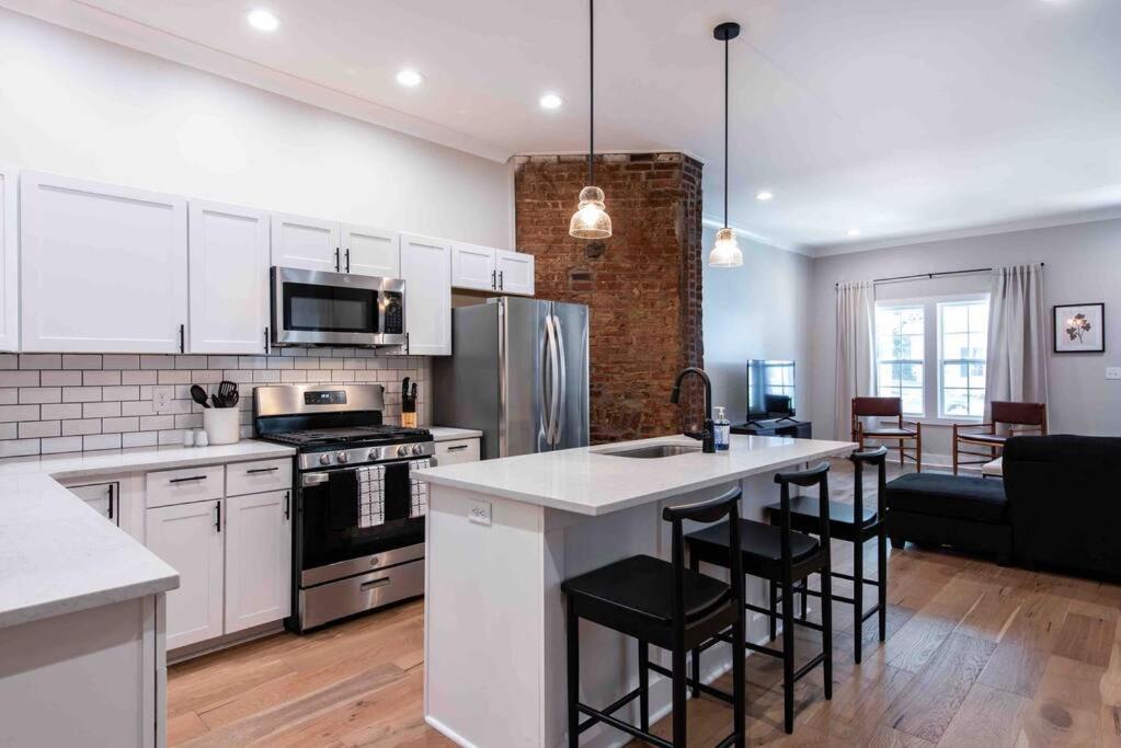 Newly Renovated 3 Bedroom Shelby Park Home **Free Parking** Луисвил Екстериор снимка