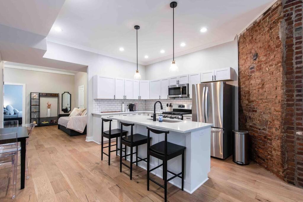 Newly Renovated 3 Bedroom Shelby Park Home **Free Parking** Луисвил Екстериор снимка