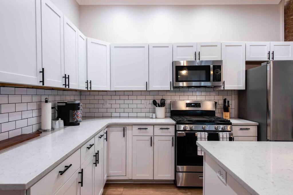 Newly Renovated 3 Bedroom Shelby Park Home **Free Parking** Луисвил Екстериор снимка