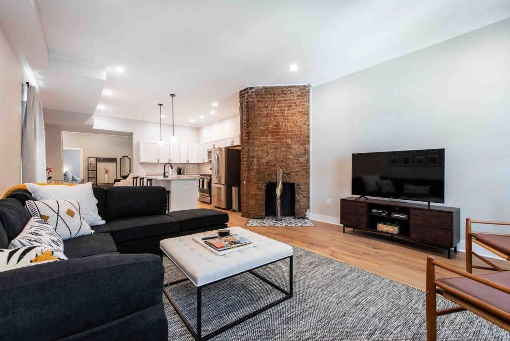 Newly Renovated 3 Bedroom Shelby Park Home **Free Parking** Луисвил Екстериор снимка