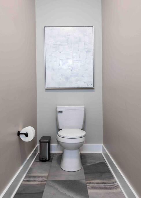 Newly Renovated 3 Bedroom Shelby Park Home **Free Parking** Луисвил Екстериор снимка